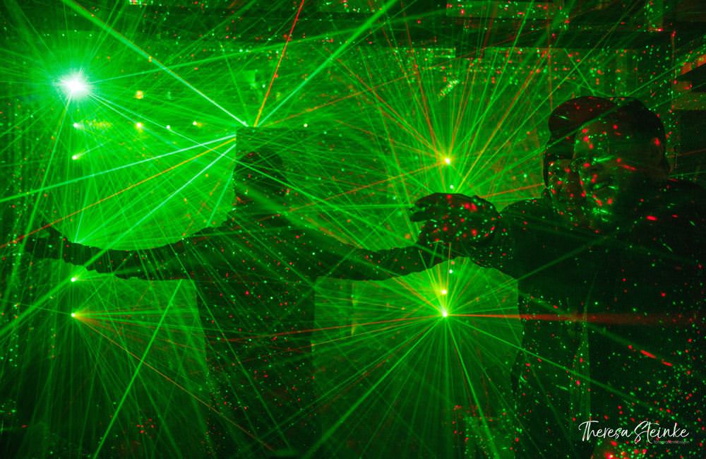 besucher-lasershow-galerie-schwitz-bergen-ruegen-la-grange