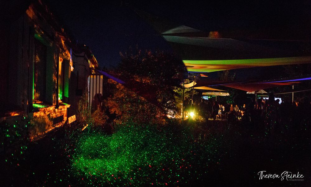 veranstaltung-auf-der-insel-ruegen-an-der-ostsee-fette-ente-im-krokoteich